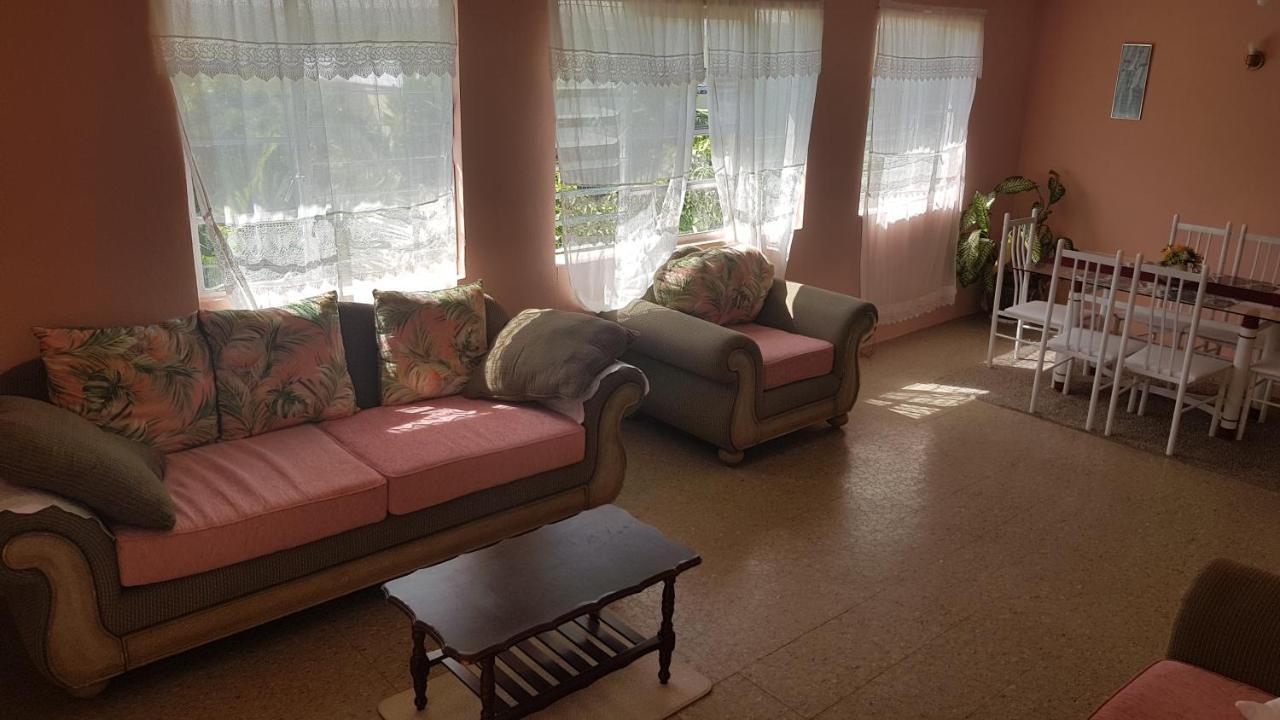 Rain Apartment Bridgetown Bagian luar foto