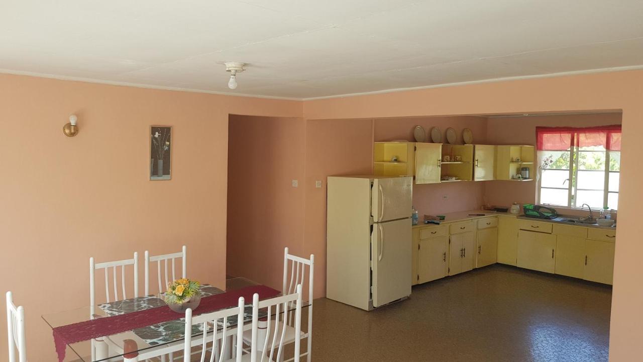 Rain Apartment Bridgetown Bagian luar foto