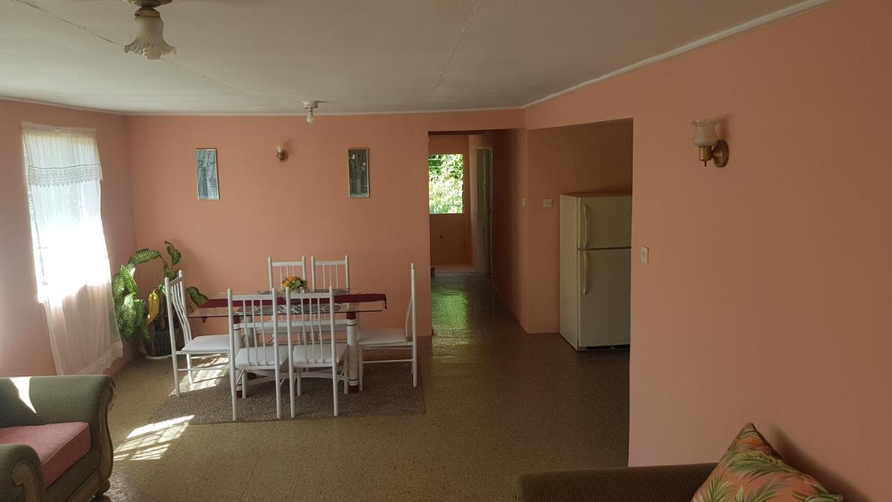 Rain Apartment Bridgetown Bagian luar foto